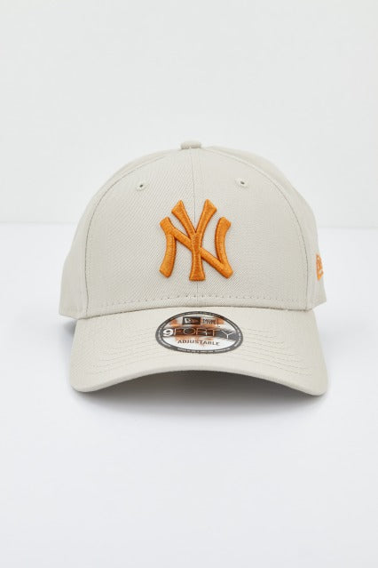 NEW ERA LEAGUE ESSENTIAL FORTY NE en color BEIS (1)