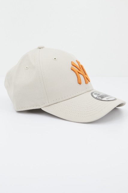 NEW ERA LEAGUE ESSENTIAL FORTY NE en color BEIS (3)