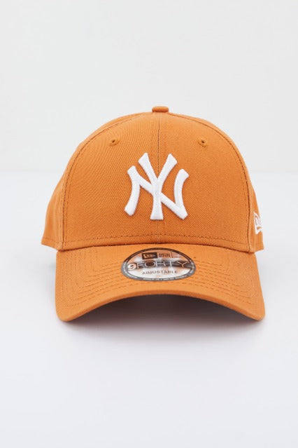 NEW ERA LEAGUE ESSENTIAL FORTY NE en color NARANJA (1)