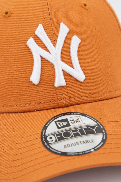 NEW ERA LEAGUE ESSENTIAL FORTY NE en color NARANJA (4)