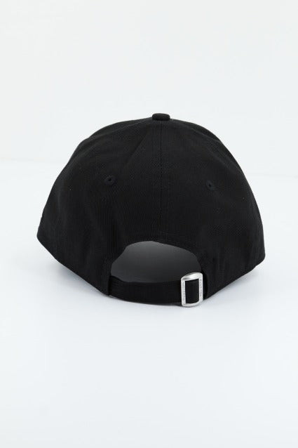 NEW ERA METALLIC LOGO FORT en color NEGRO (3)