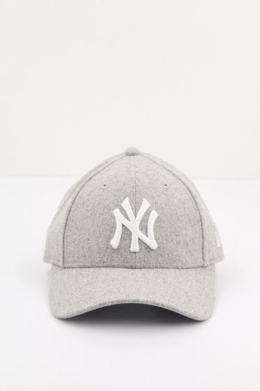 NEW ERA WMNS WOOL FORTY NEYYAN en color GRIS (1)