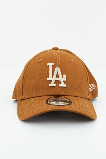 NEW ERA LEAGUE ESSENTIAL FORTY en color MARRON (1)