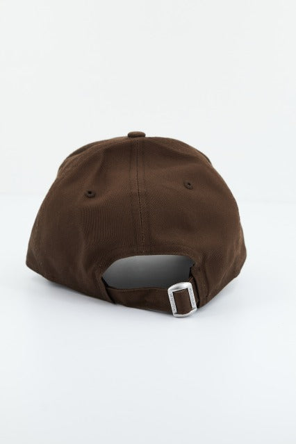 NEW ERA LEAGUE ESSENTIAL FORTY en color MARRON (3)