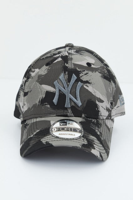 NEW ERA PAINTED AOP FORTY OSFM en color GRIS (1)