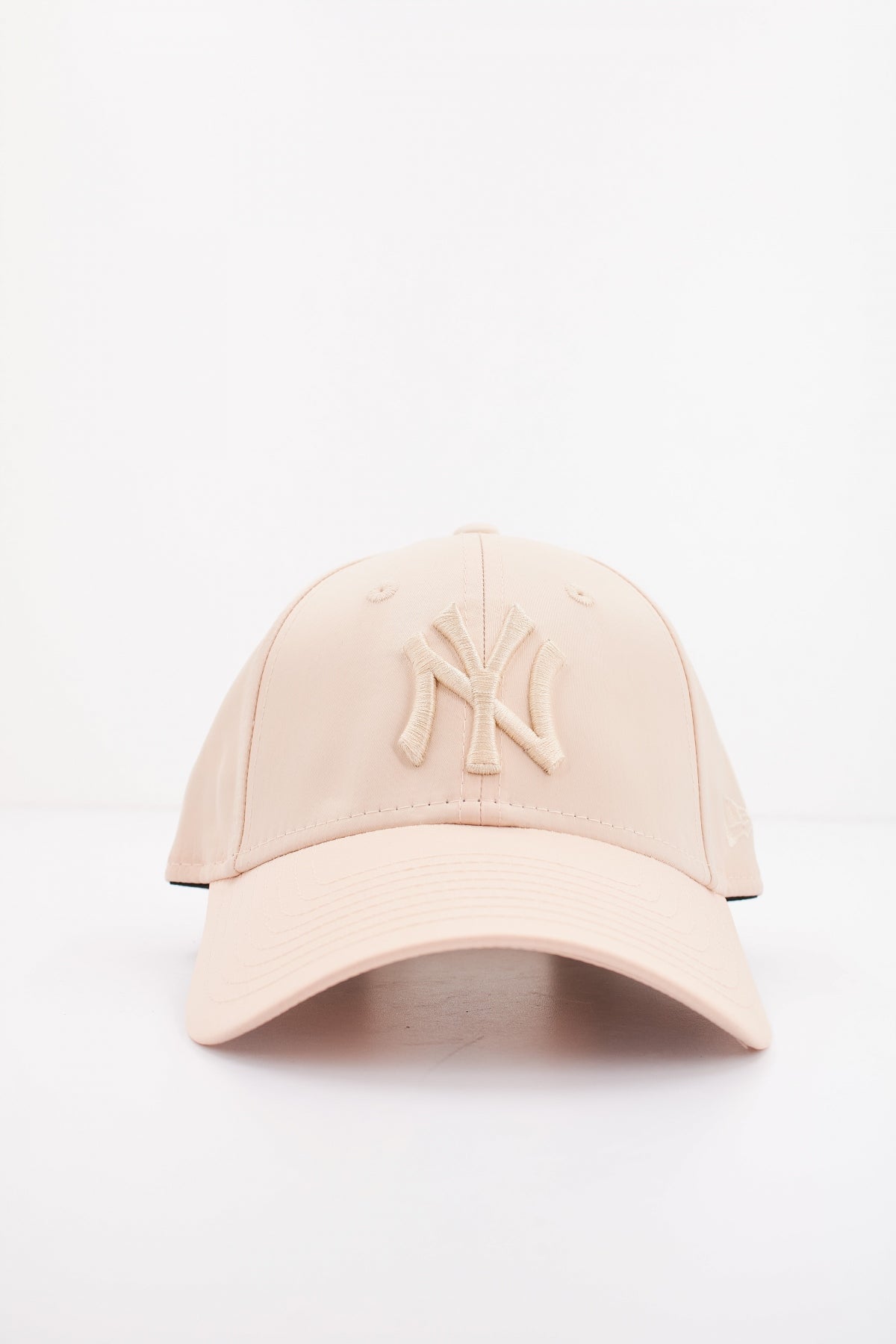 NEW ERA FEMALE SATIN FORTY en color BEIS (1)