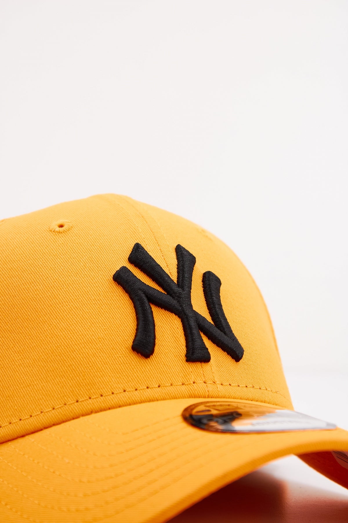 NEW ERA LEAGUE ESSENTIAL FORTY en color NARANJA (4)