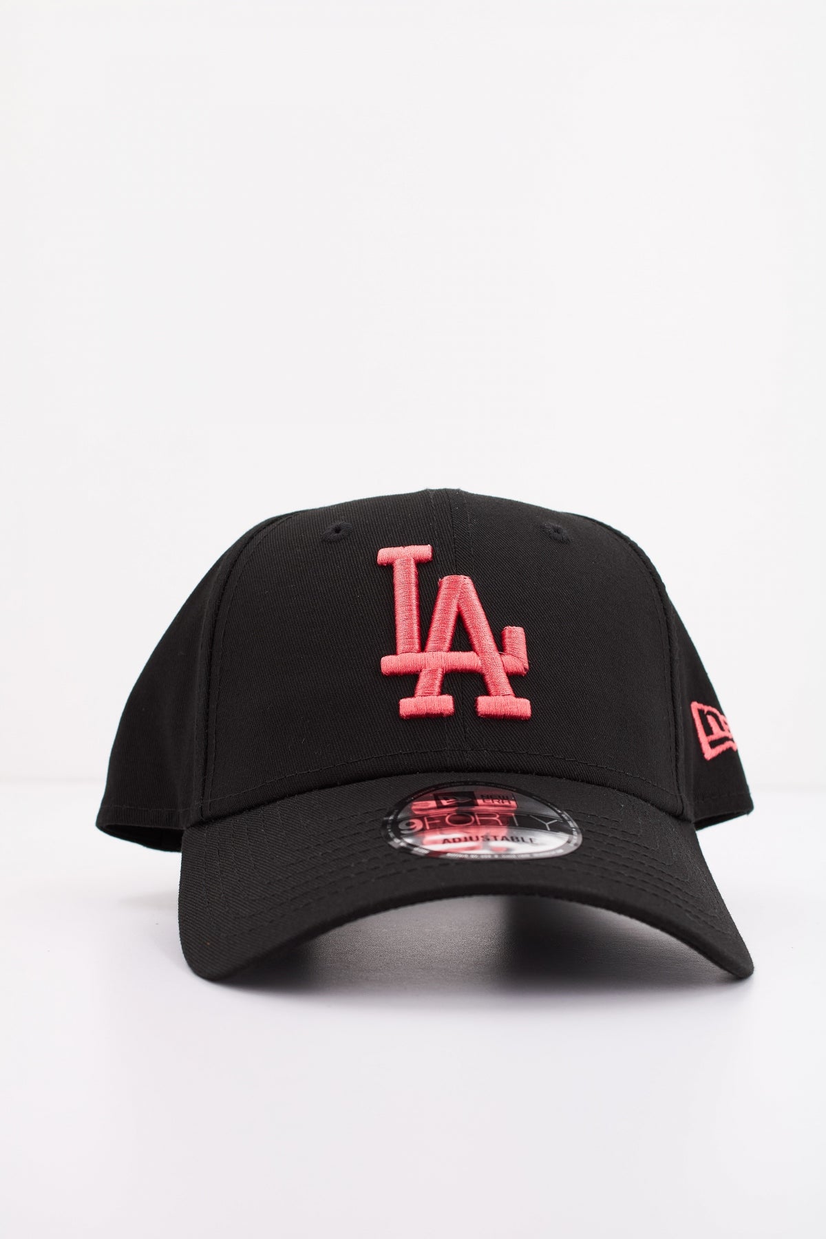 NEW ERA LEAGUE ESSENTIAL FORTY en color NEGRO (1)