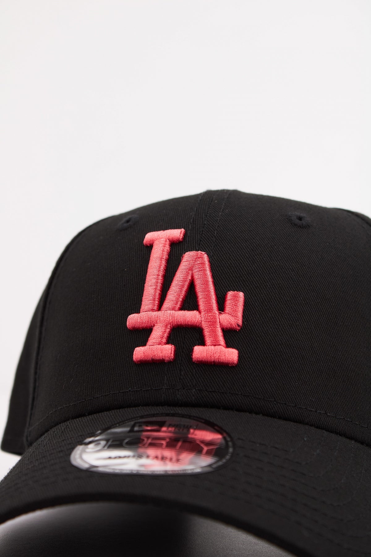 NEW ERA LEAGUE ESSENTIAL FORTY en color NEGRO (4)