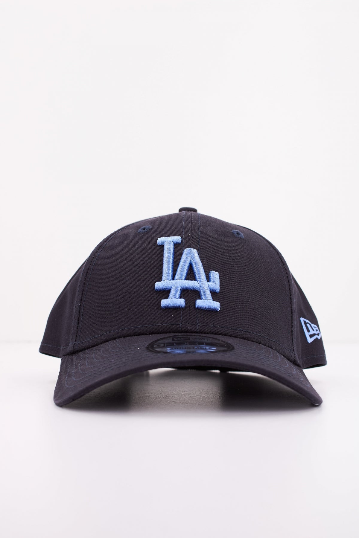 NEW ERA LEAGUE ESSENTIAL FORTY en color AZUL (1)