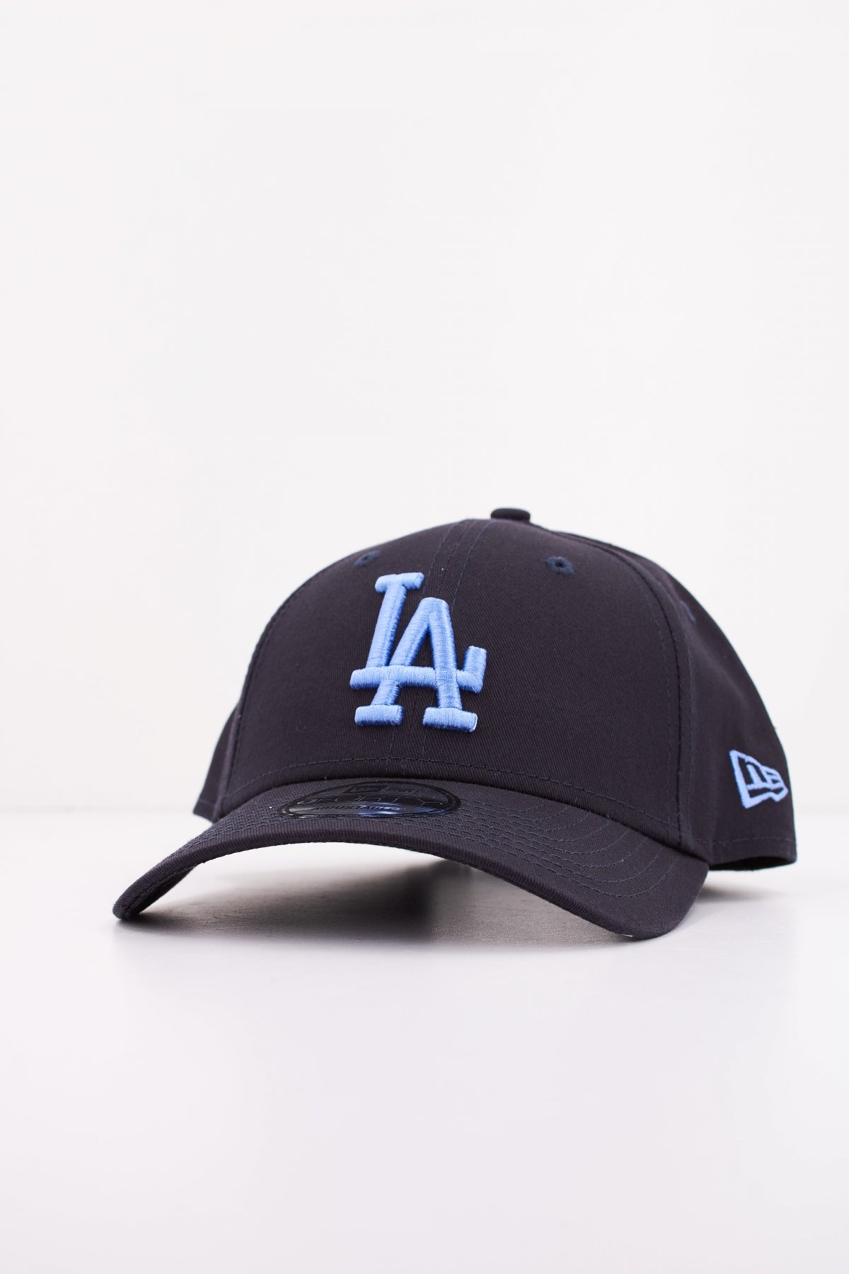 NEW ERA LEAGUE ESSENTIAL FORTY en color AZUL (2)