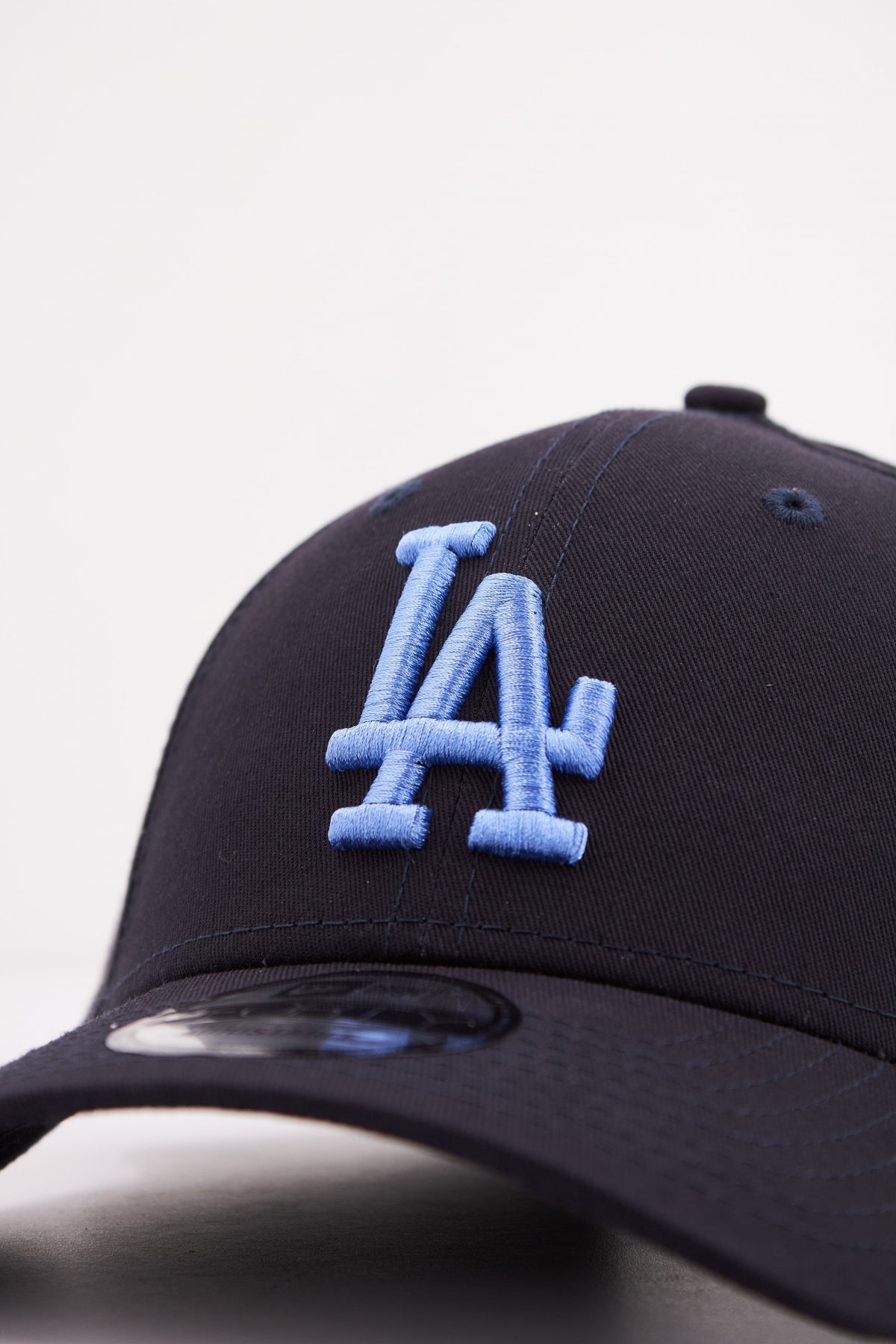 NEW ERA LEAGUE ESSENTIAL FORTY en color AZUL (4)