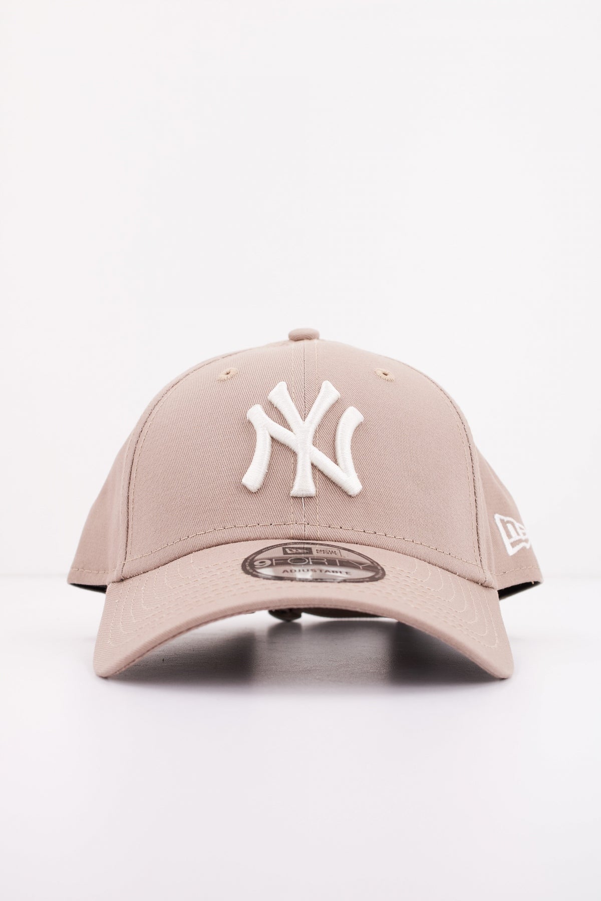 NEW ERA LEAGUE ESSENTIAL FORTY en color MARRON (1)