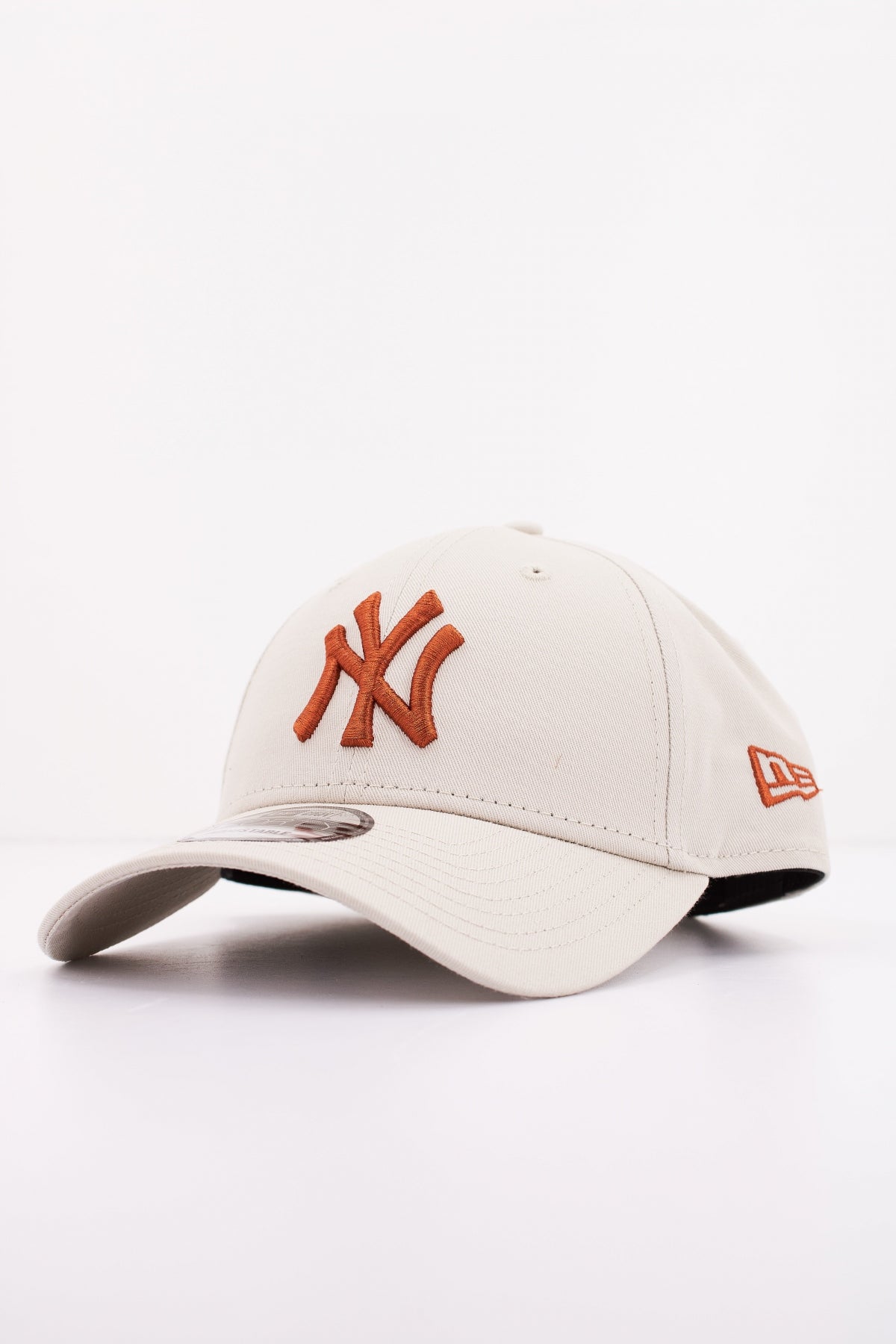 NEW ERA LEAGUE ESSENTIAL FORTY en color BEIS (2)