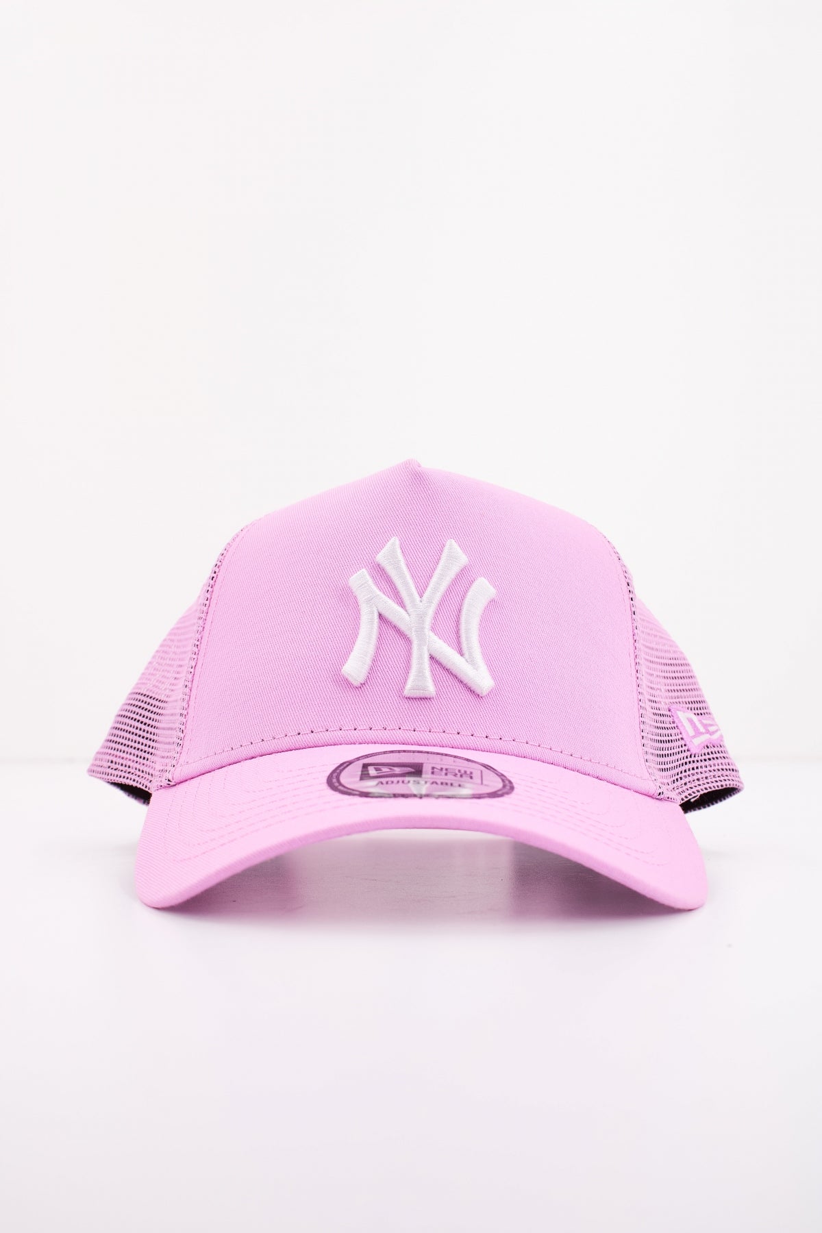 NEW ERA LEAGUE ESS TRUCKER en color ROSA (1)