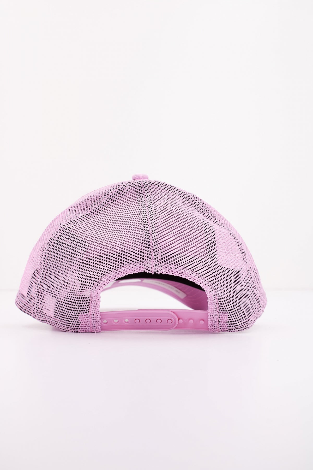 NEW ERA LEAGUE ESS TRUCKER en color ROSA (3)