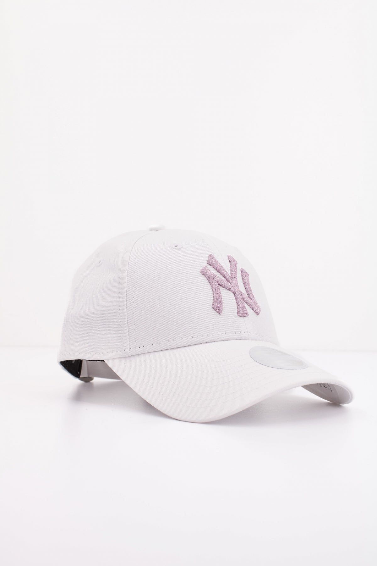 NEW ERA FEMALE METALLIC LOGO FO en color BLANCO (2)