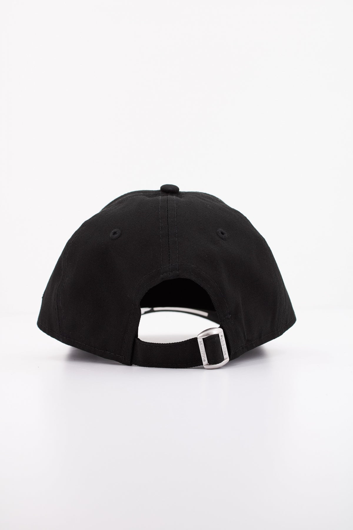 NEW ERA ESSENTIAL WMNS NEYYA en color NEGRO (3)