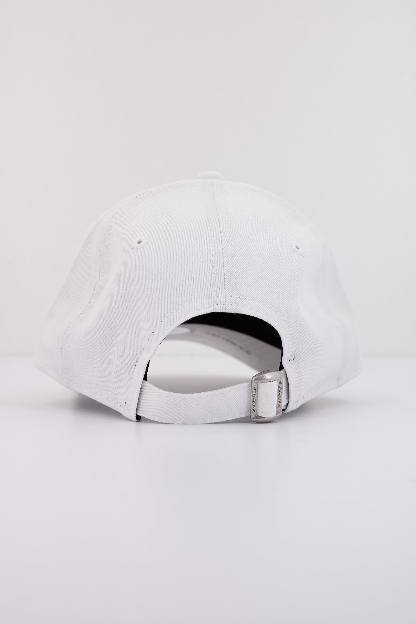 NEW ERA LEAGUE ESSENTI YOUTH en color BLANCO (3)