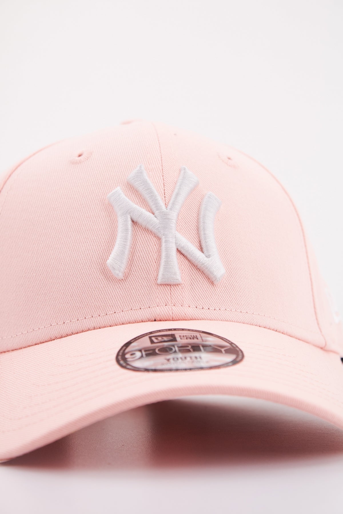 NEW ERA KIDS LEAGUE ESSENTIAL en color ROSA (4)