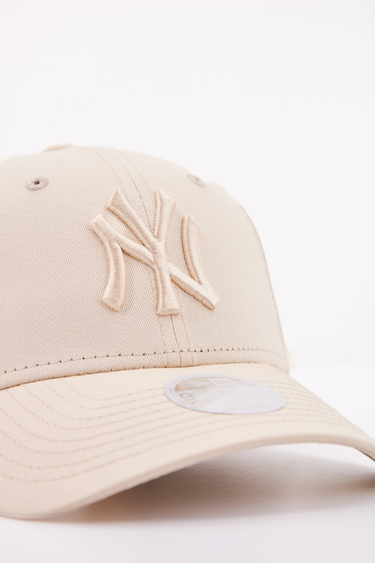 NEW ERA WMNS TONAL FORTY en color BEIS (4)