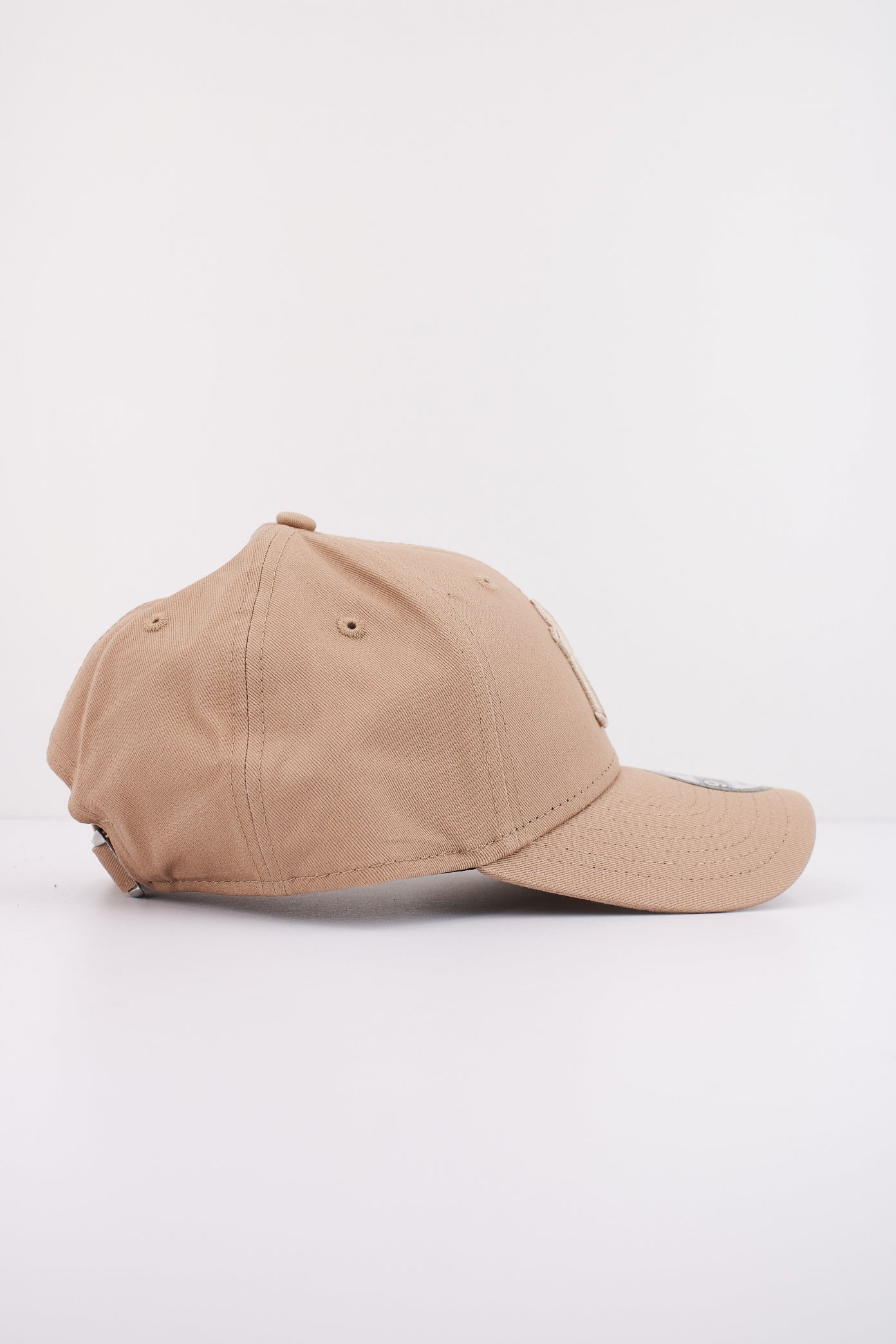 NEW ERA LEAGUE ESSENTIAL F OSFM en color BEIS (2)