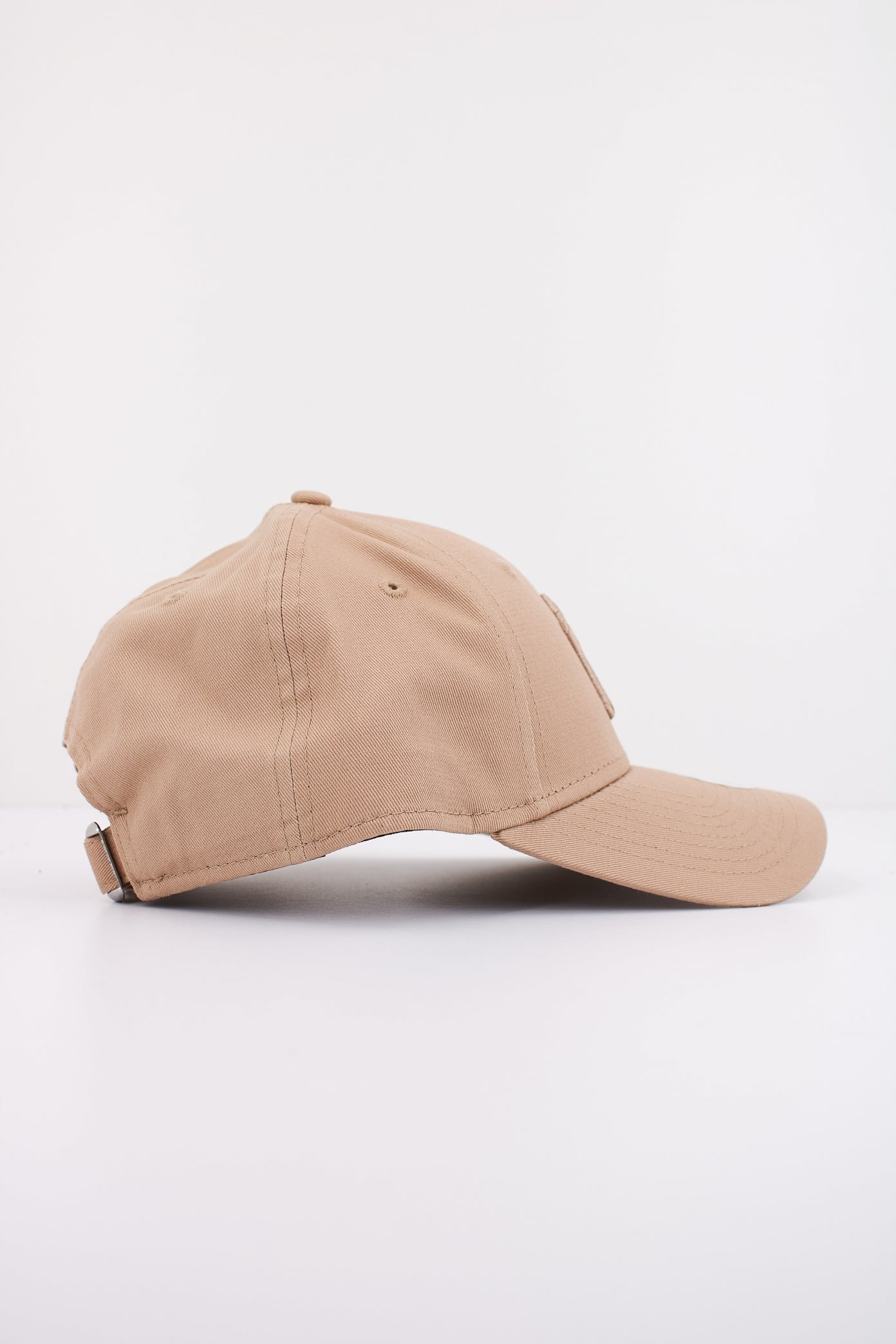 NEW ERA LGE ESS F OSFM en color BEIS (2)