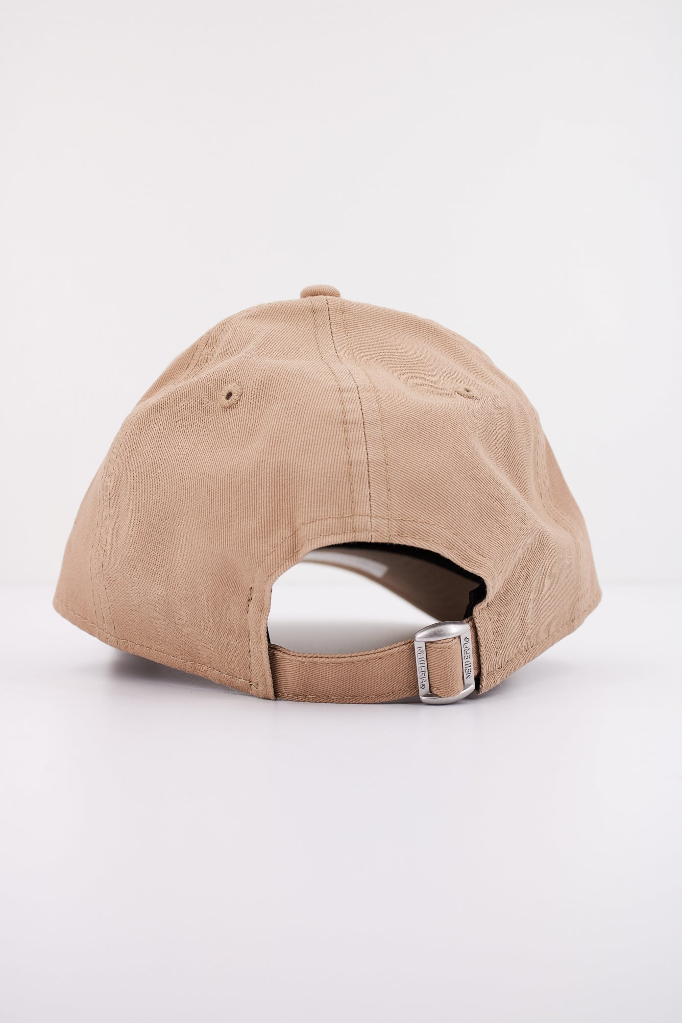NEW ERA LGE ESS F OSFM en color BEIS (3)