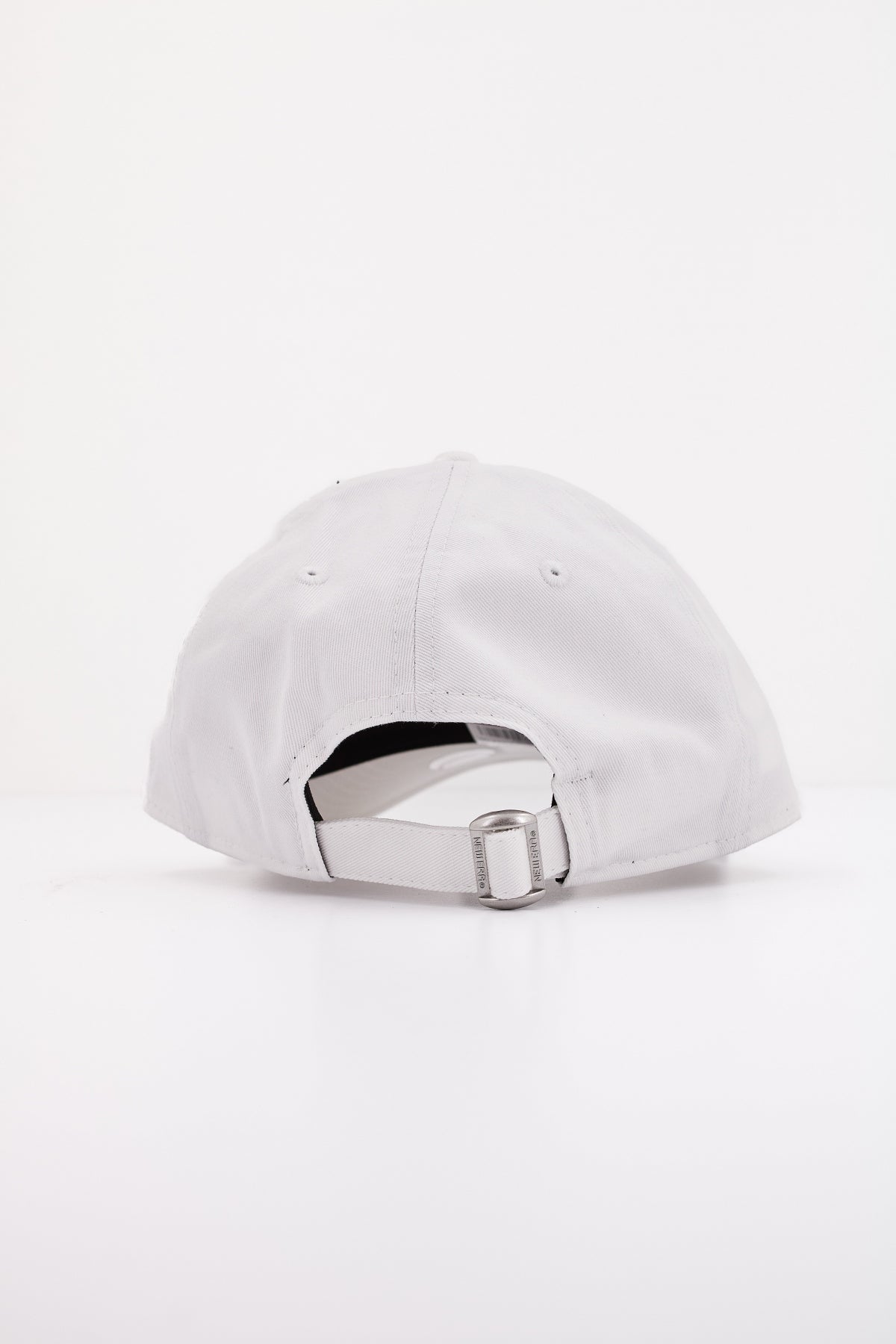NEW ERA NOS LEAGUE ESS en color BLANCO (3)