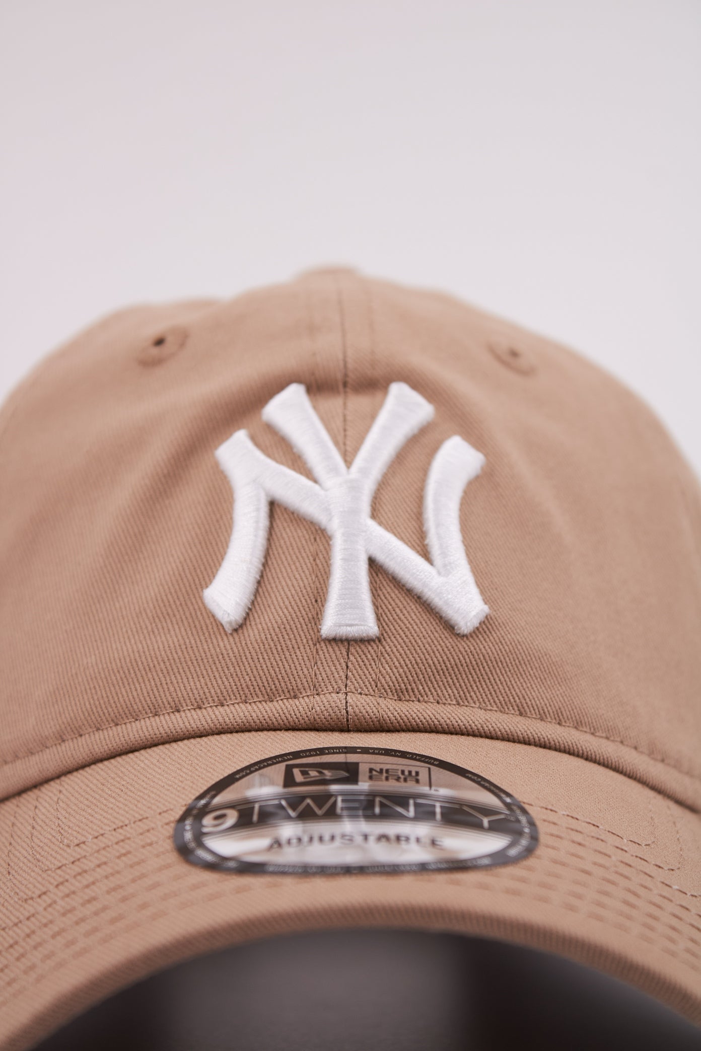 NEW ERA NOS LEAGUE ESS TWE OSFM en color MARRON (4)