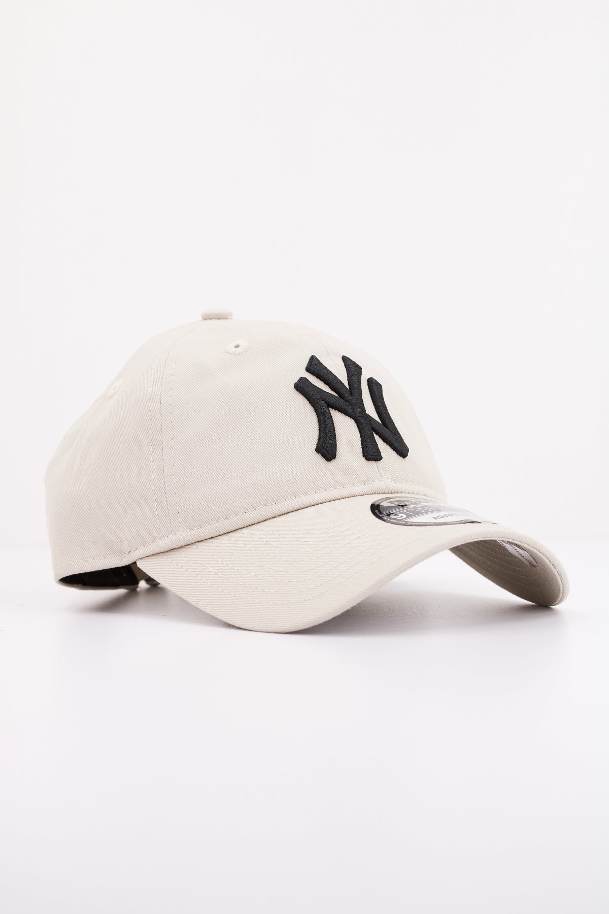 NEW ERA NOS LEAGUE ESS en color BEIS (2)