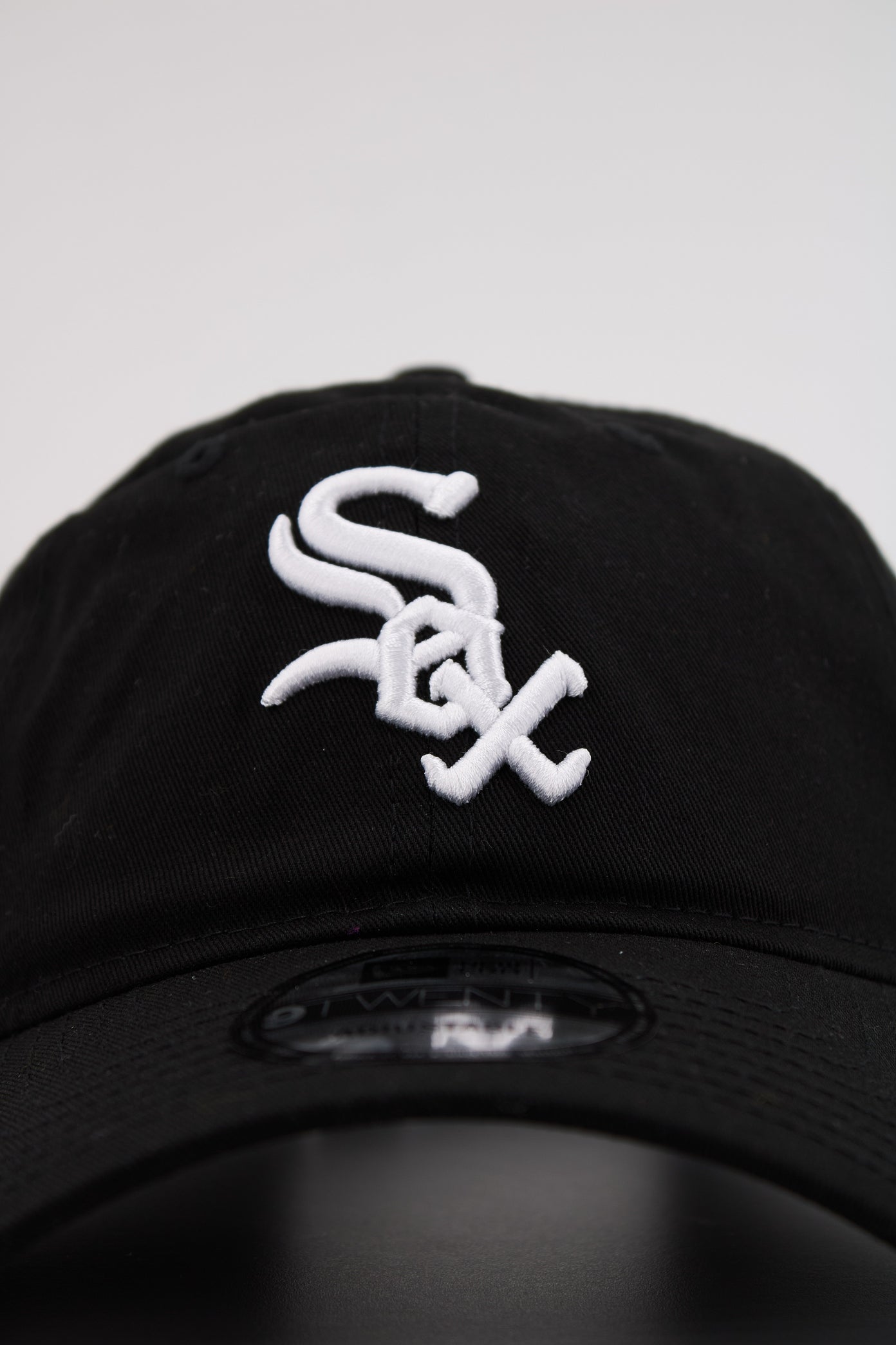 NEW ERA LEAGUE ESSENTIAL T OSFM en color NEGRO (4)