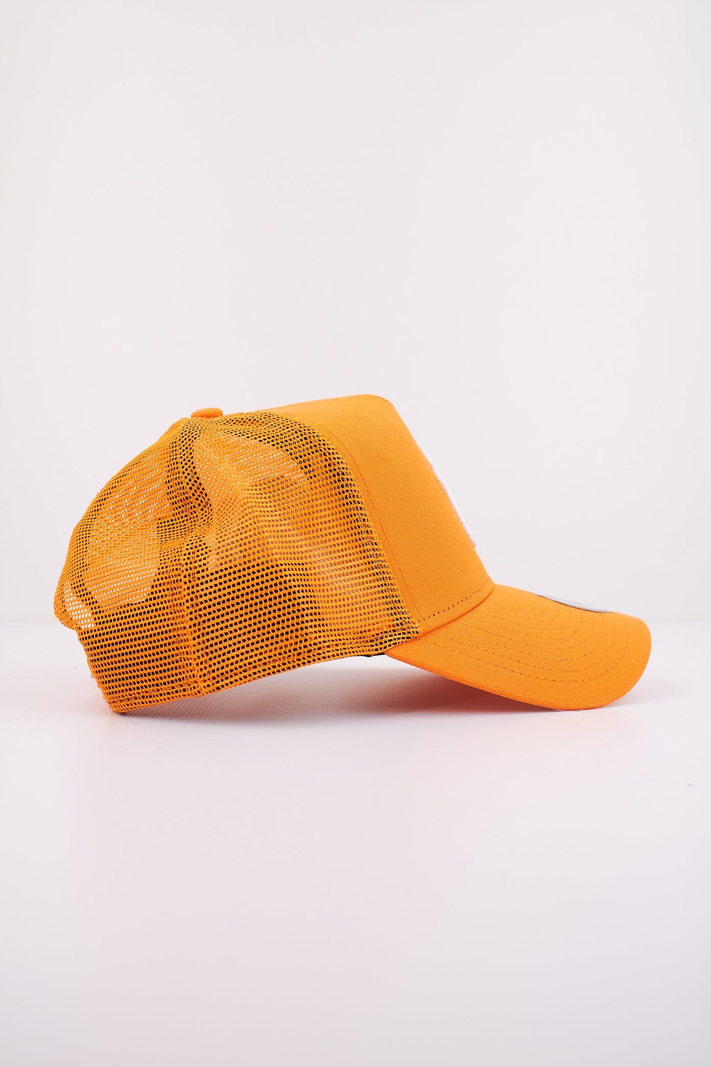 NEW ERA LEAGUE ESS TRUCKER OSFM en color NARANJA (2)