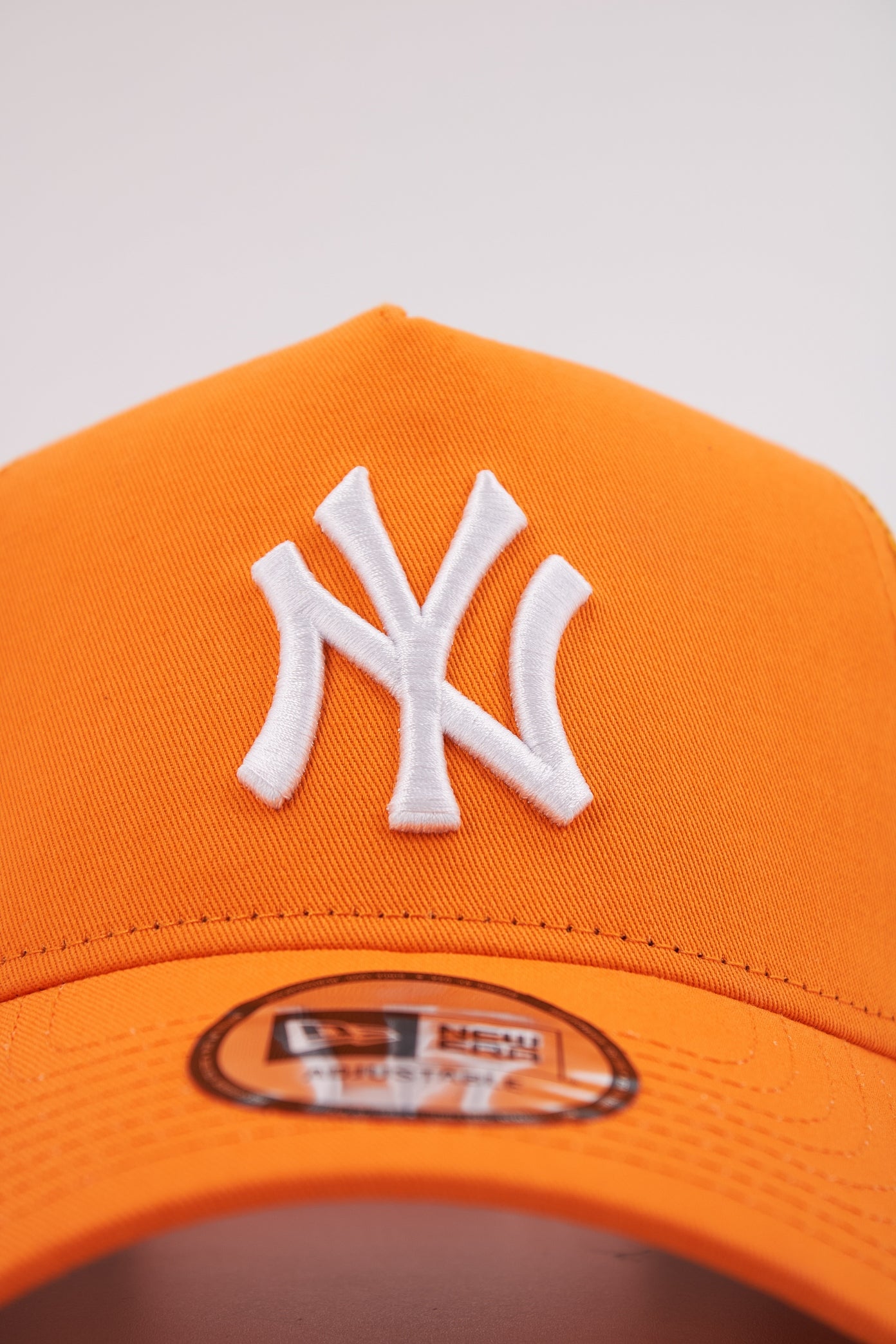 NEW ERA LEAGUE ESS TRUCKER OSFM en color NARANJA (4)