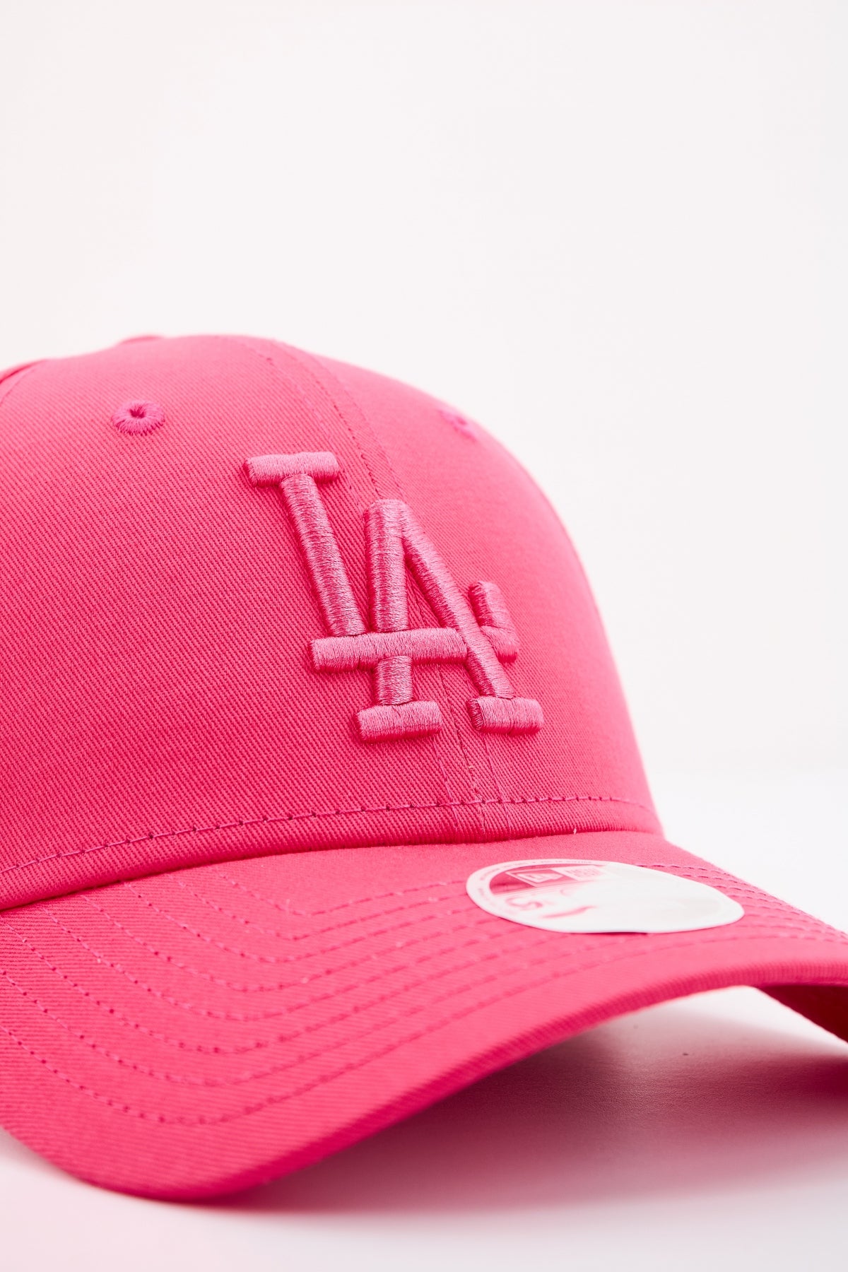 NEW ERA LEAGUE ESS FO OSFM en color ROSA (4)