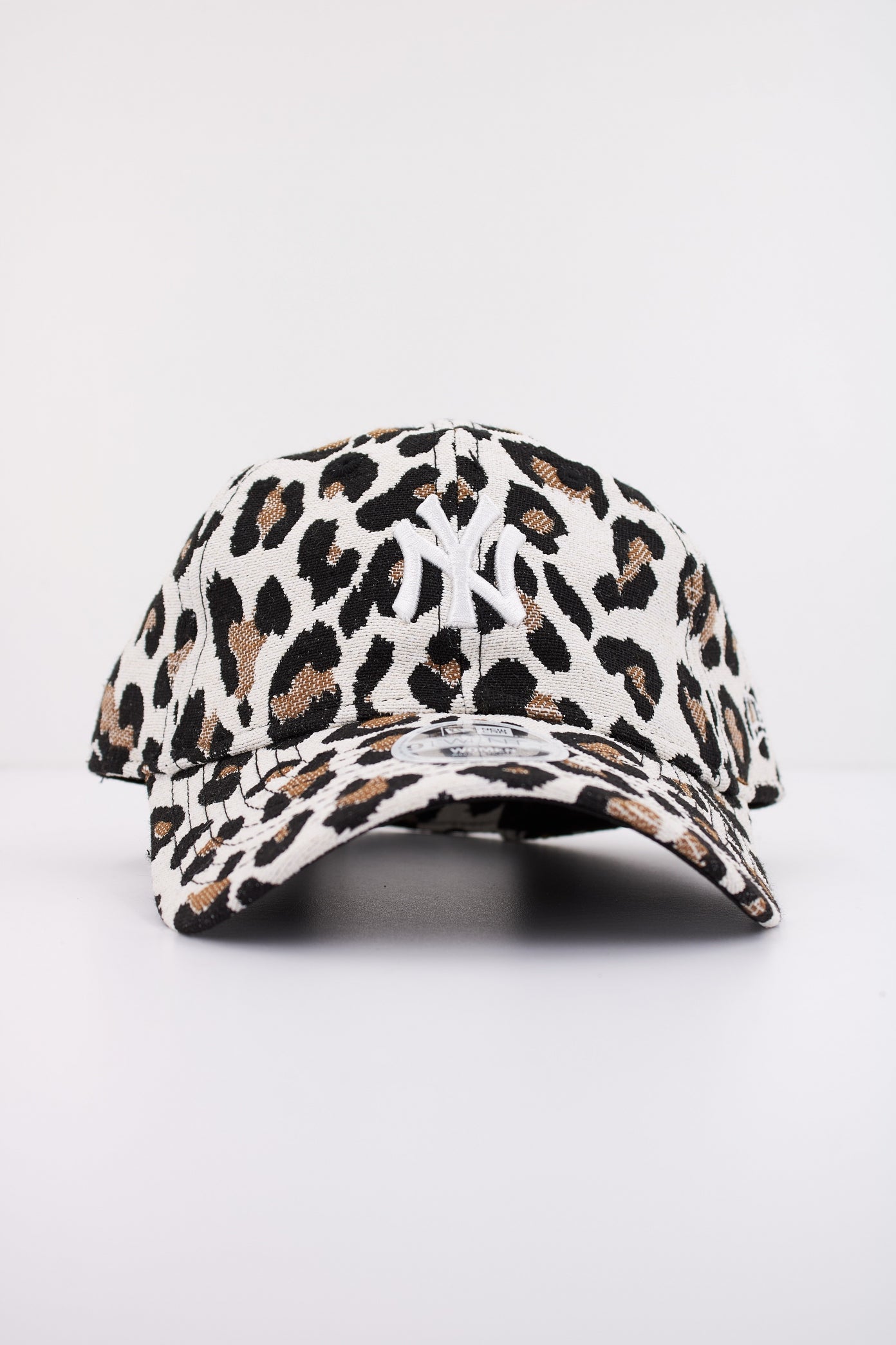 NEW ERA JACQUARD LEO OSFM en color ANIMAL PRINT (1)