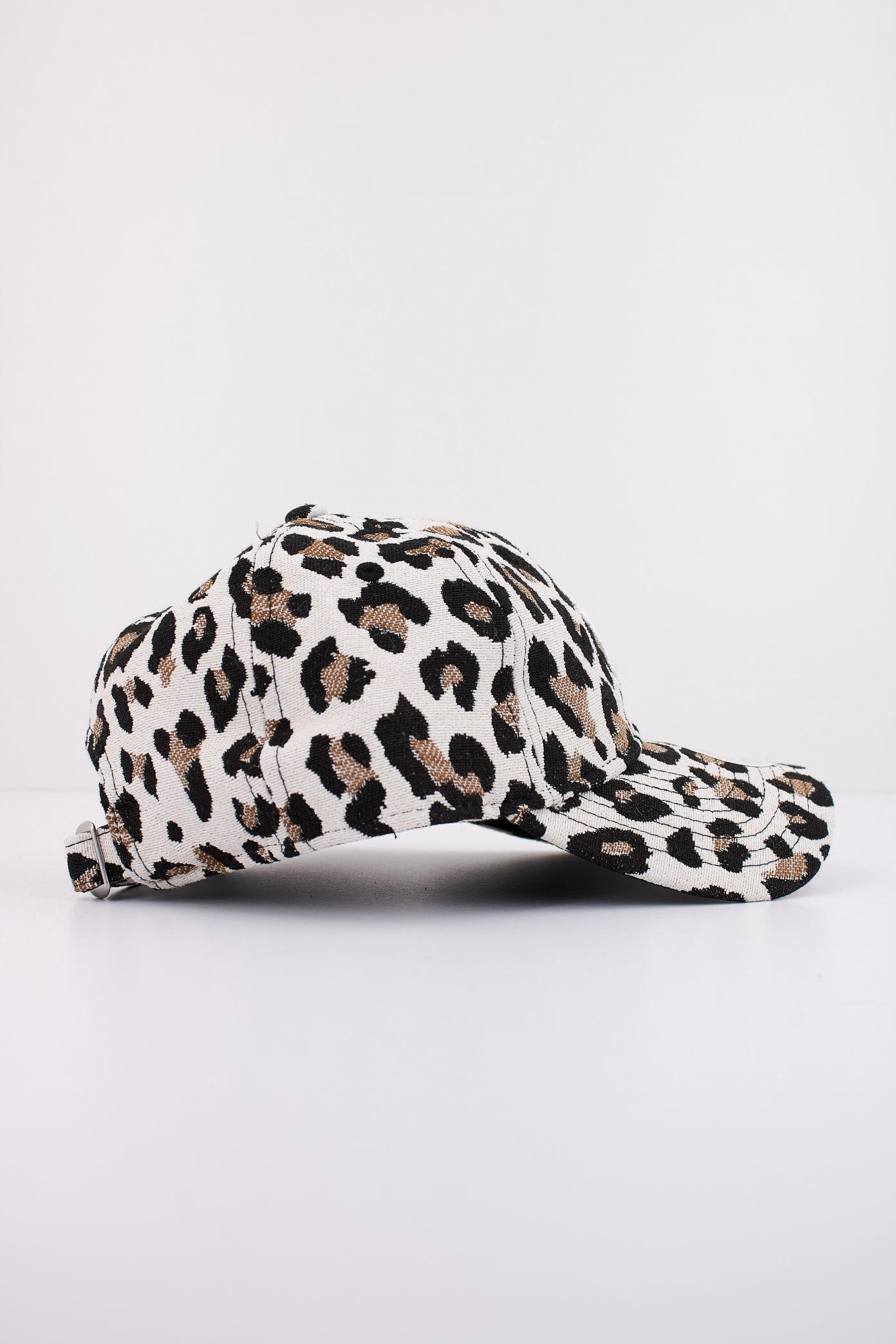 NEW ERA JACQUARD LEO OSFM en color ANIMAL PRINT (2)