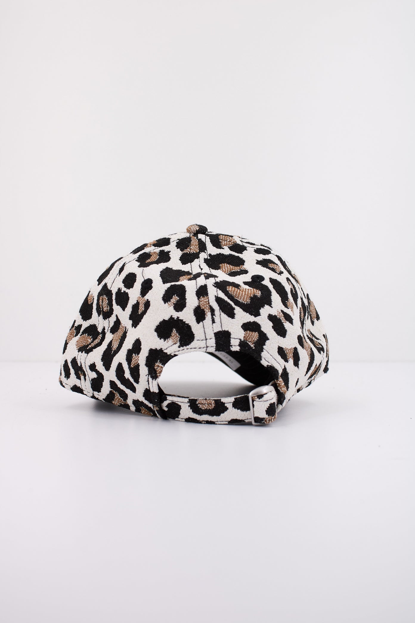 NEW ERA JACQUARD LEO OSFM en color ANIMAL PRINT (3)