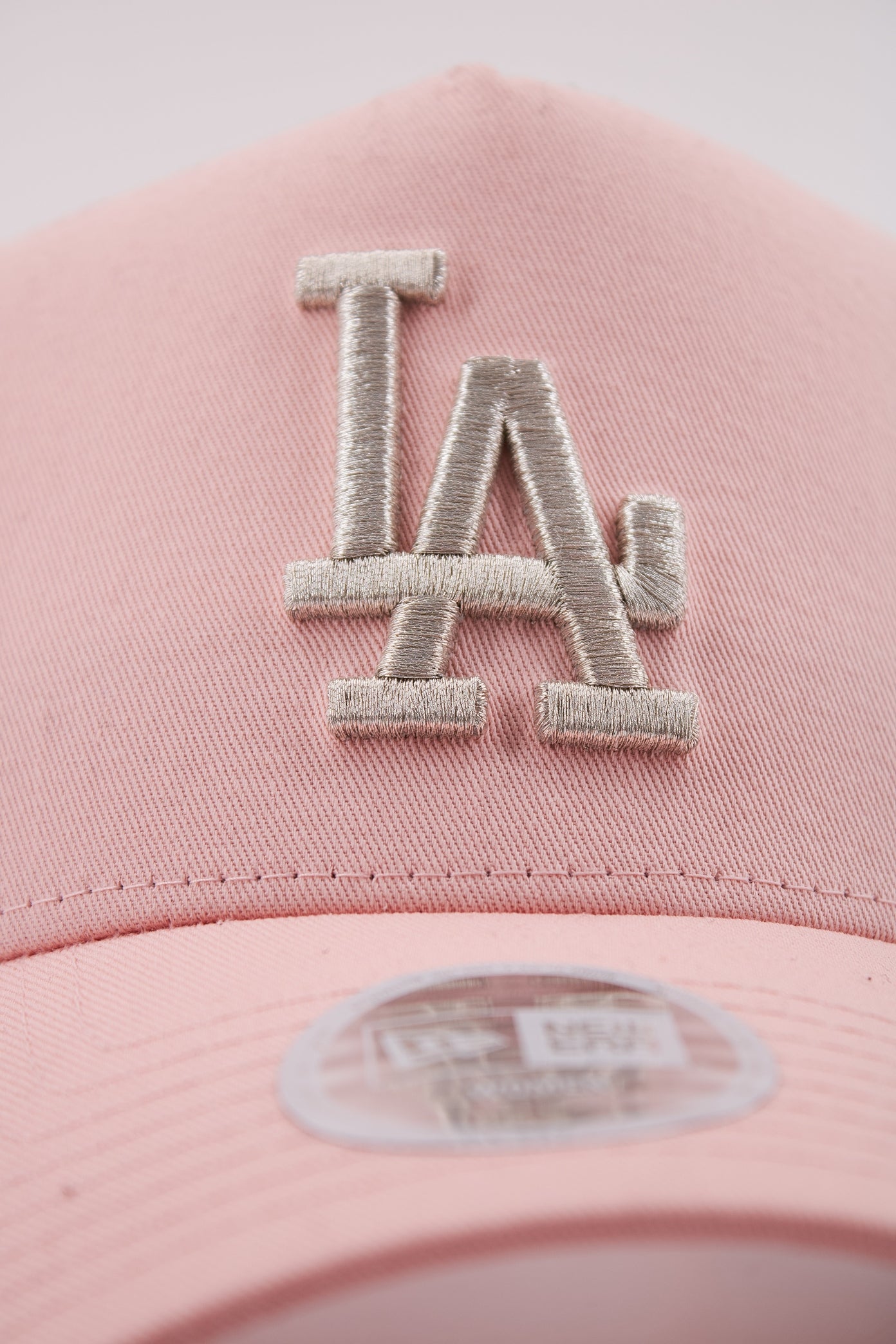NEW ERA METALLIC TRUCK OSFM en color ROSA (4)