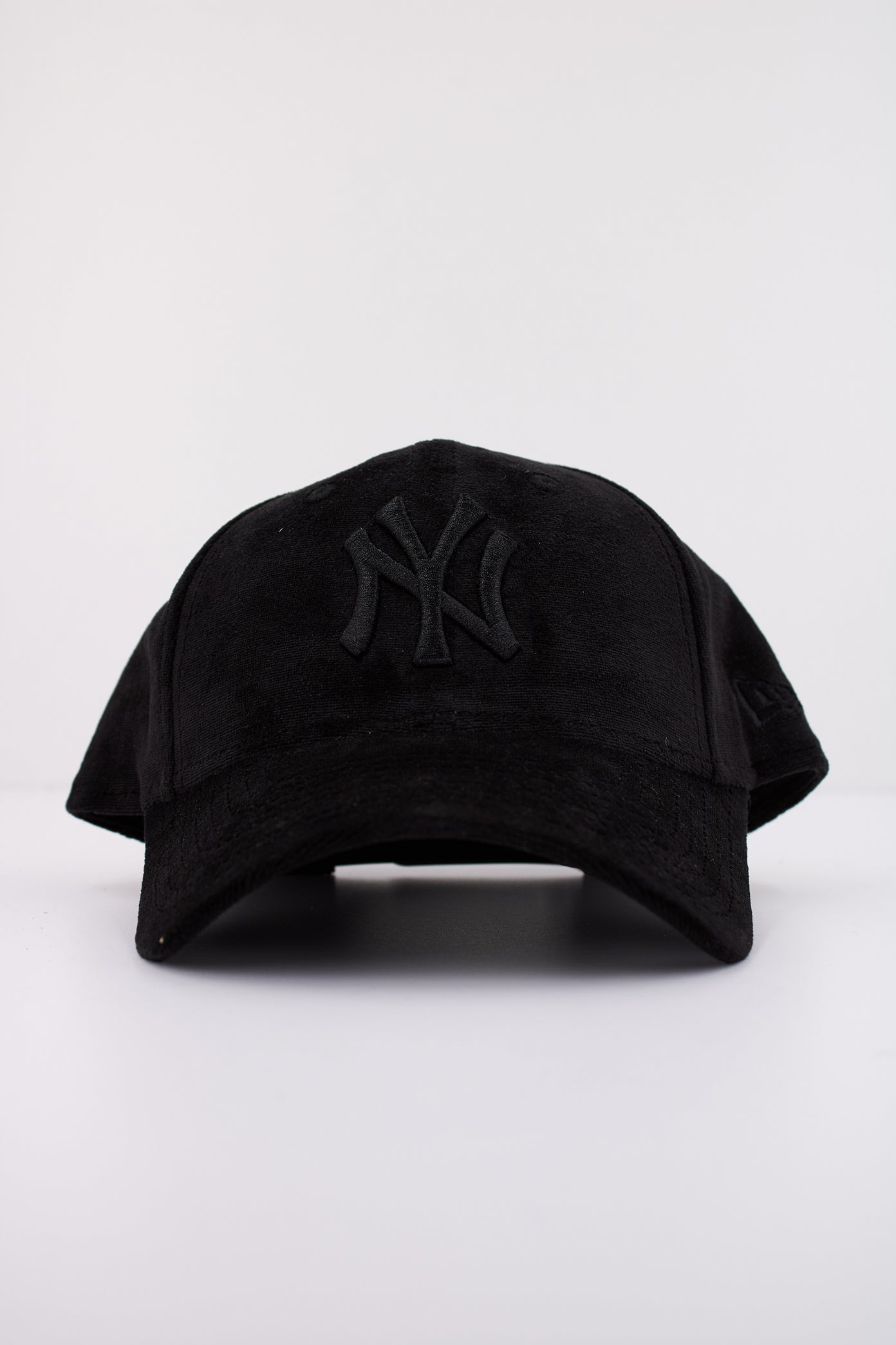 NEW ERA VELOUR FORTY OSFM en color NEGRO (1)