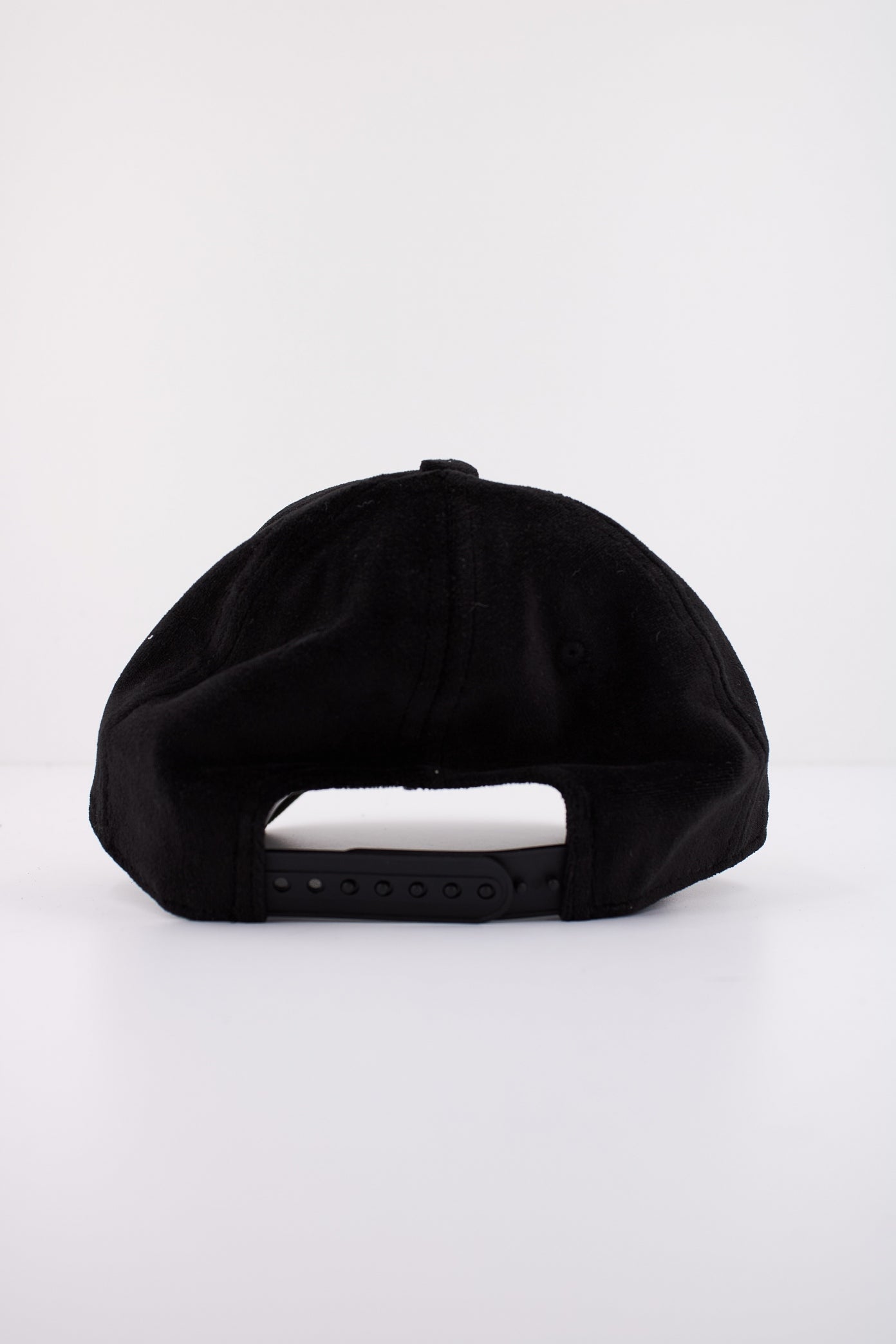 NEW ERA VELOUR FORTY OSFM en color NEGRO (3)