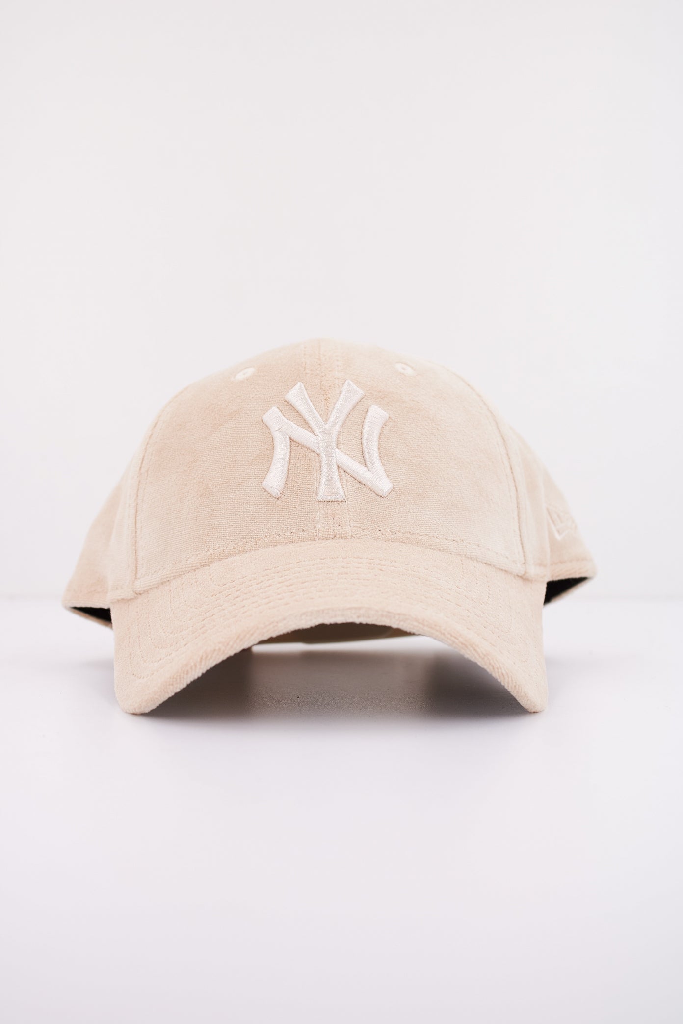 NEW ERA VELOUR FORTY OSFM en color BEIS (1)