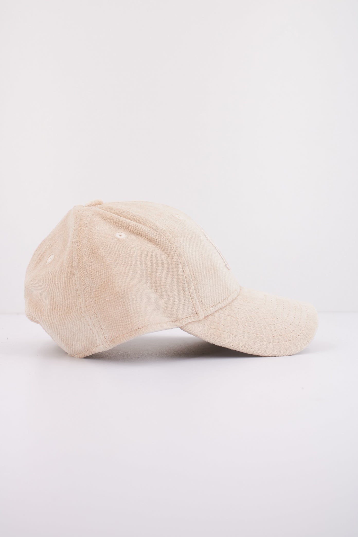 NEW ERA VELOUR FORTY OSFM en color BEIS (2)