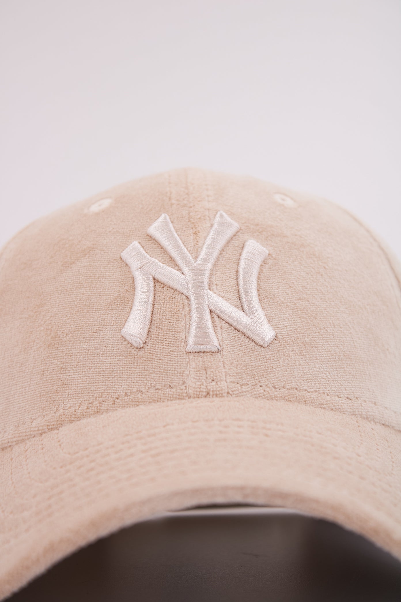 NEW ERA VELOUR FORTY OSFM en color BEIS (4)