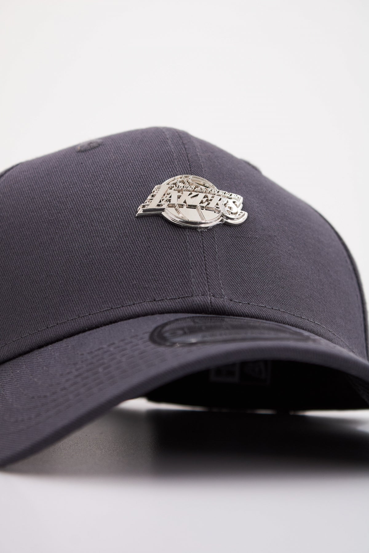 NEW ERA LOS ANGELES LAKERS GRH en color GRIS (4)