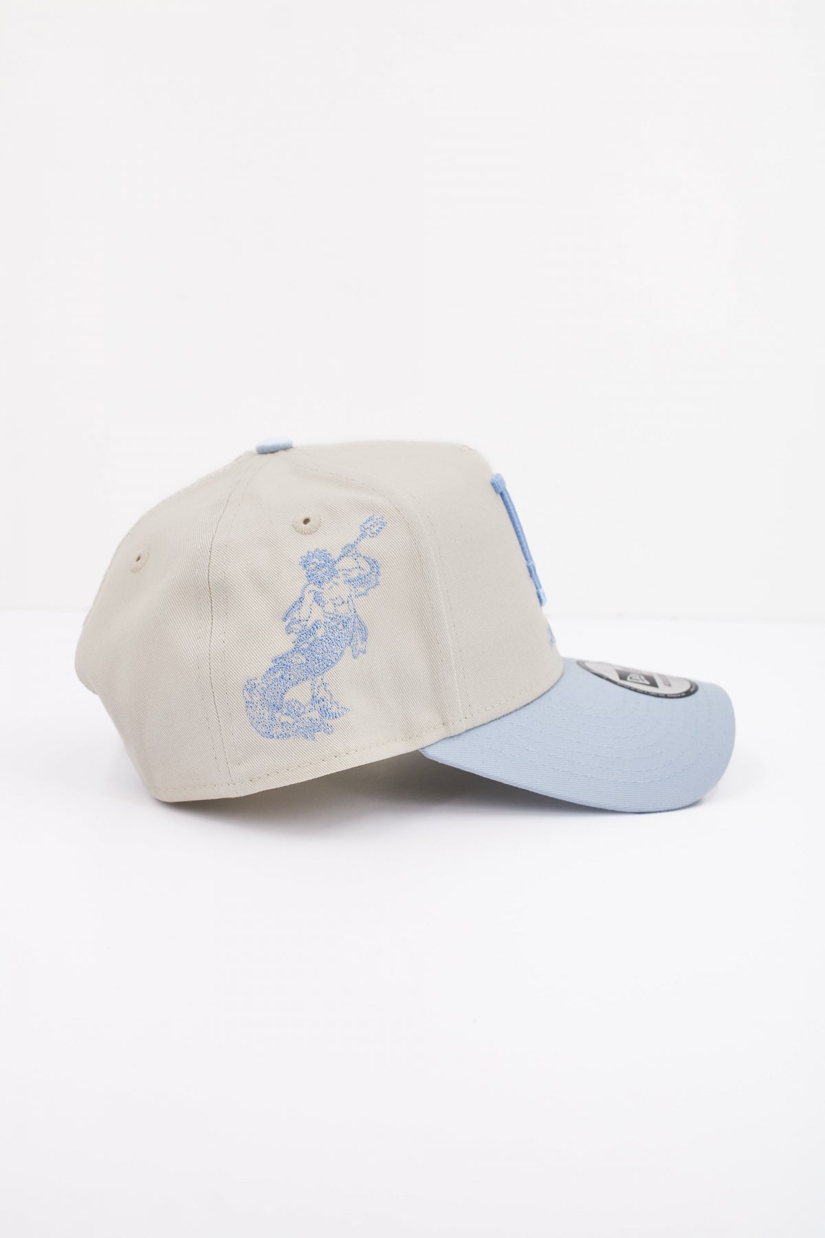 NEW ERA MYTHICAL EFRAME en color BLANCO (3)