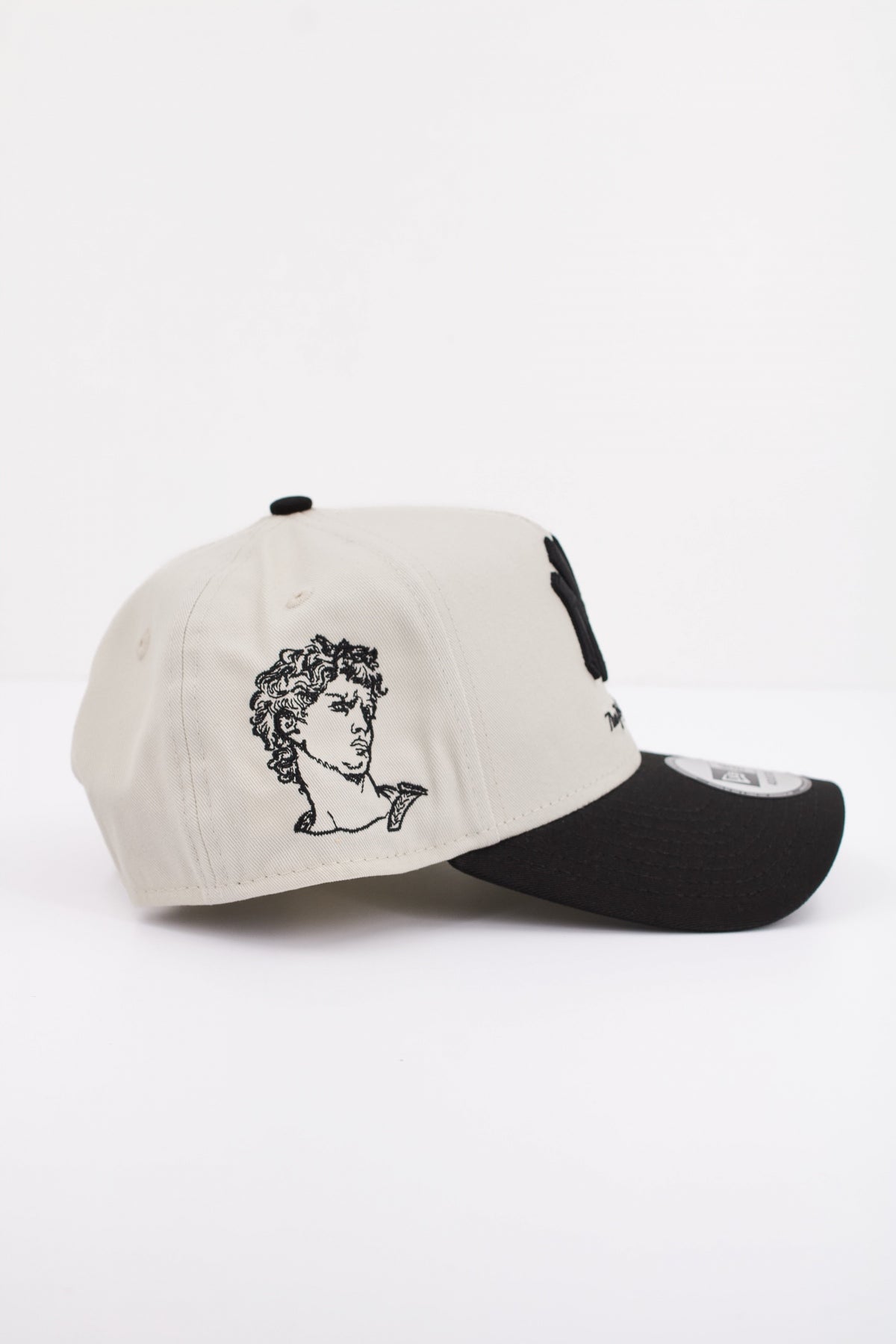 NEW ERA en color BLANCO (3)