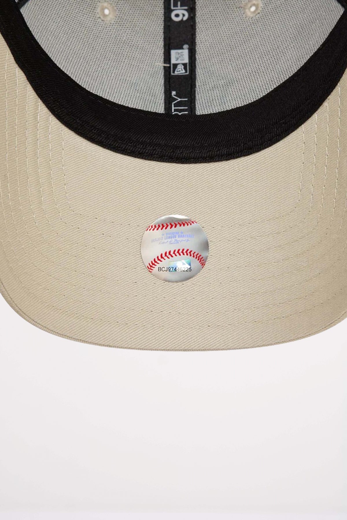 NEW ERA TEAM OUTLINE FORTY NEYY en color BEIS (5)