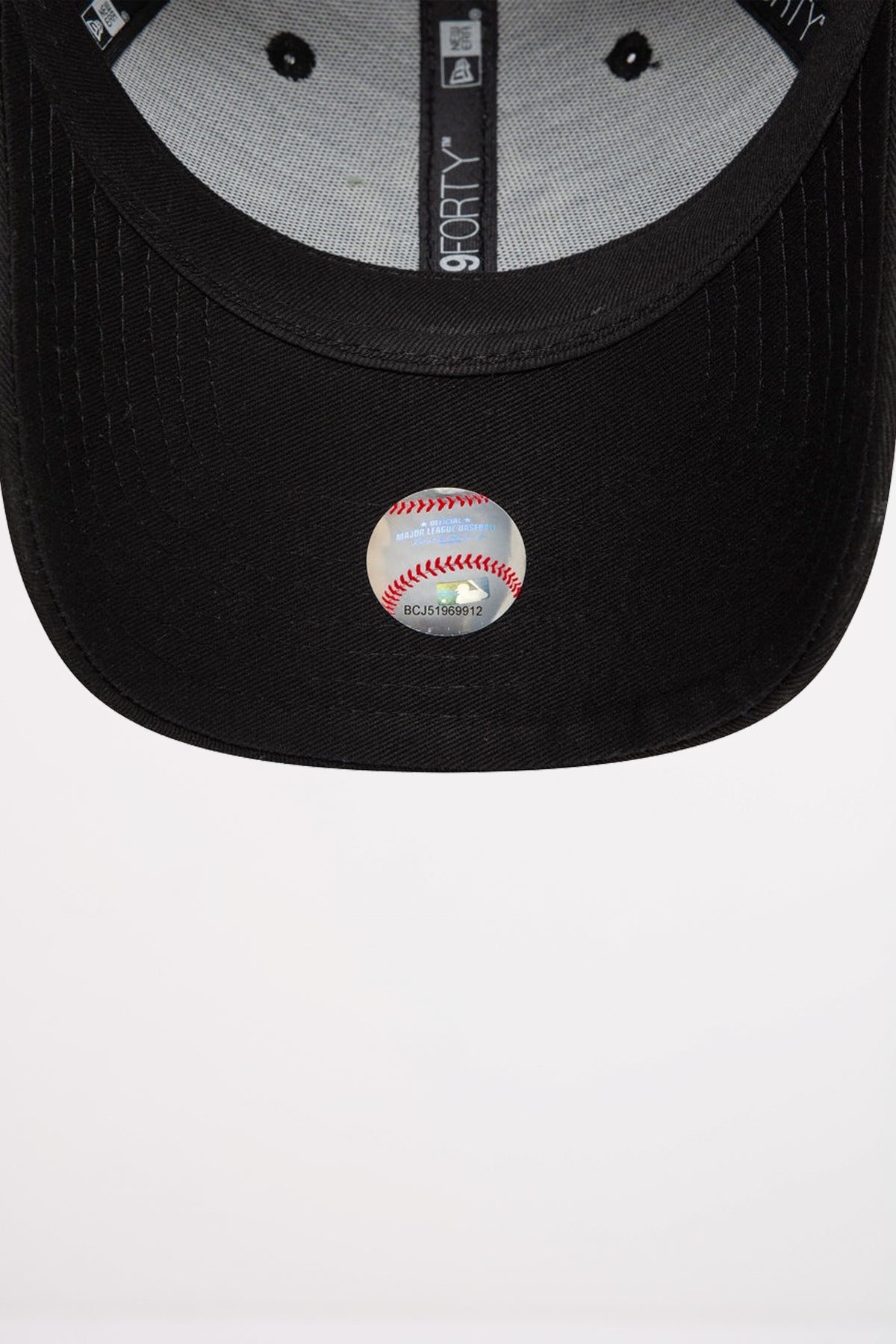 NEW ERA LEAGUE ESSENTIAL FORTY en color NEGRO (5)