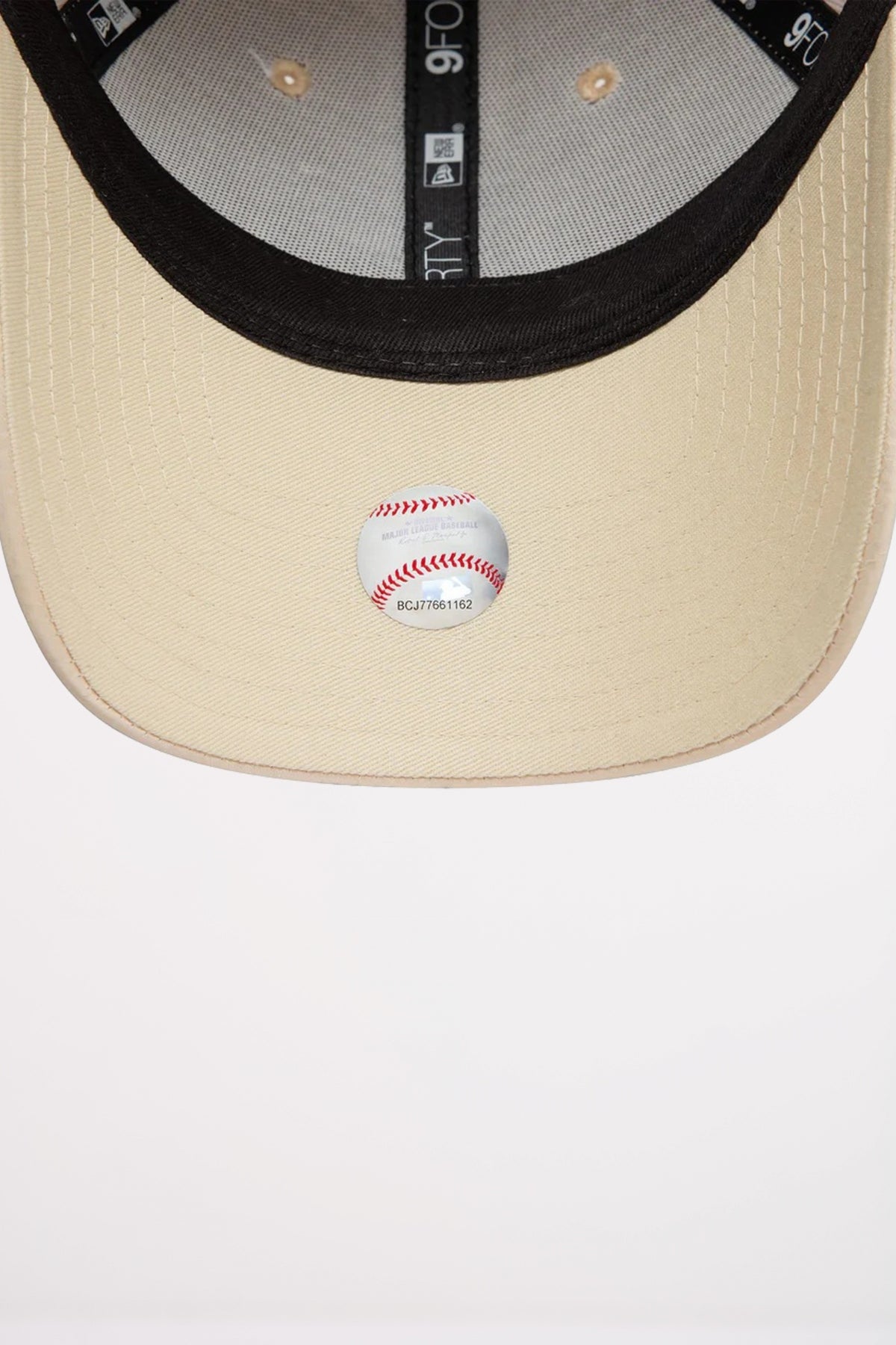 NEW ERA WMNS SATIN FORTY LOSDOD en color BEIS (5)
